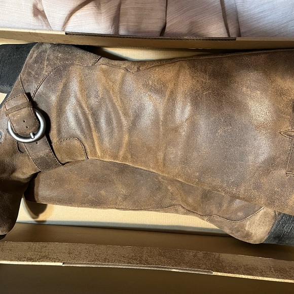 Distressed leather tall boots.by Born - Picture 12 of 15